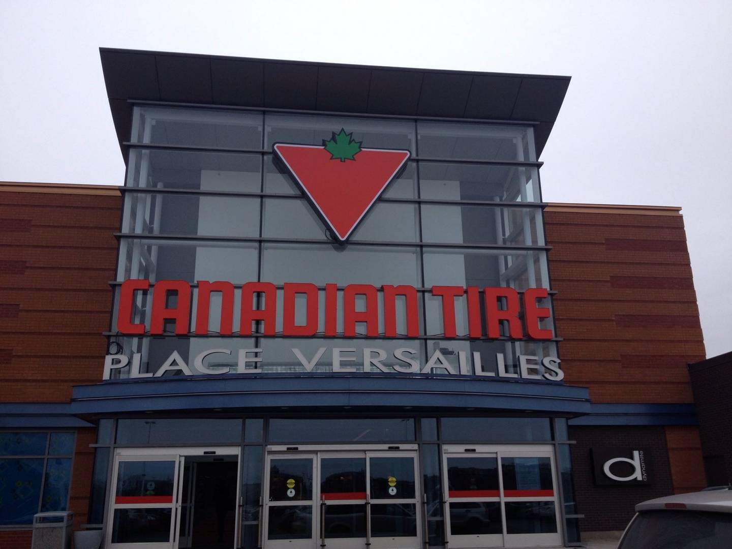 Construction commerciale Canadian Tire Place Versailles Phase I